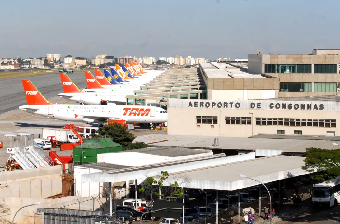 Entre 13h15 e 14h23, aeroporto registrou quatro interrupções e recolheu 20 pipas