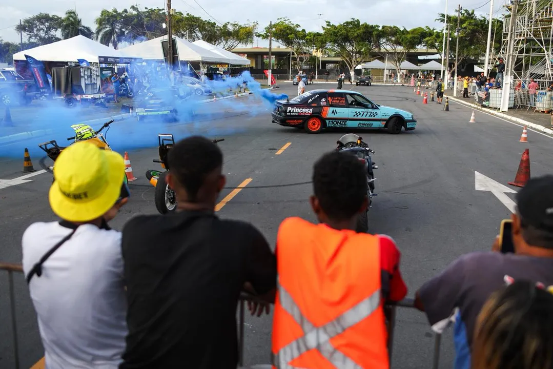 Abertura foi marcada por um espetáculo de drift e manobras sincronizadas no Parque de Exposições