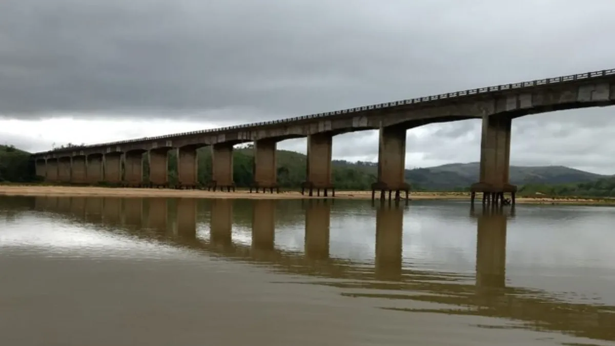 Ponte sobre o rio Jequitinhonha, em Itapebi