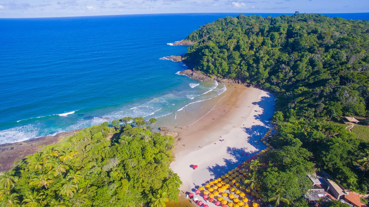 Prefeitura de Itacaré proíbe que barracas cobrem consumação mínima