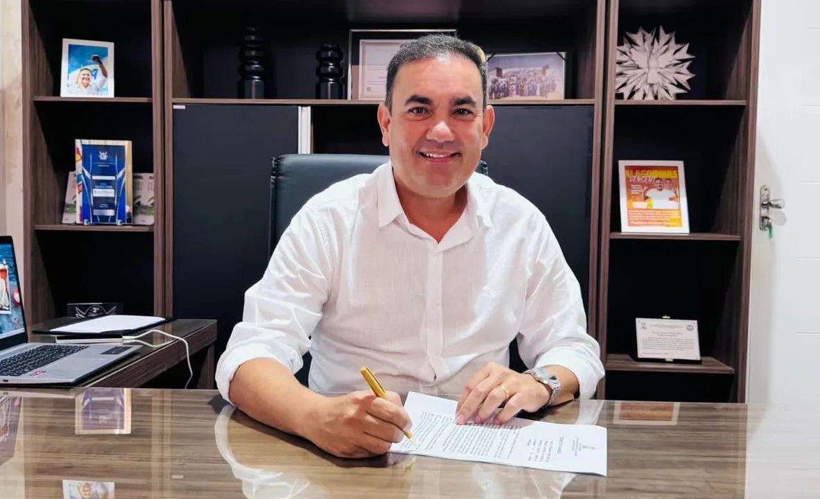 Gustavo Carmo, prefeito de Alagoinhas