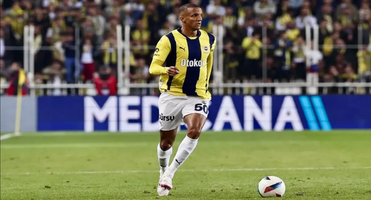 Retorno ao Brasil não é prioridade do defensor nesta janela