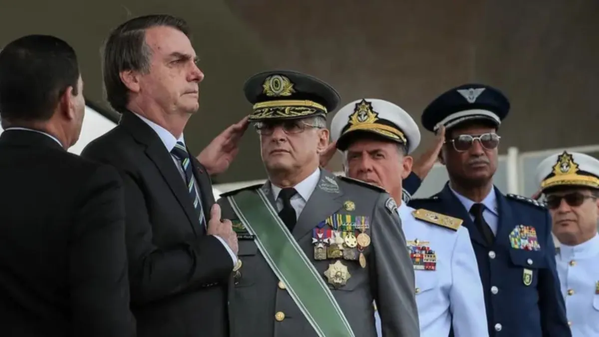 Jair Bolsonaro pode perder a patente militar