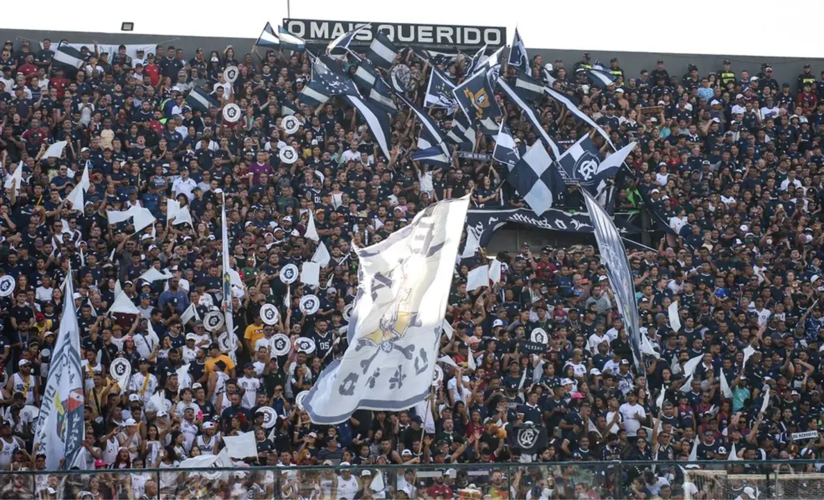 Imagem ilustrativa da imagem Primeiro rival do Vitória no Brasileirão avança por lateral do Grêmio