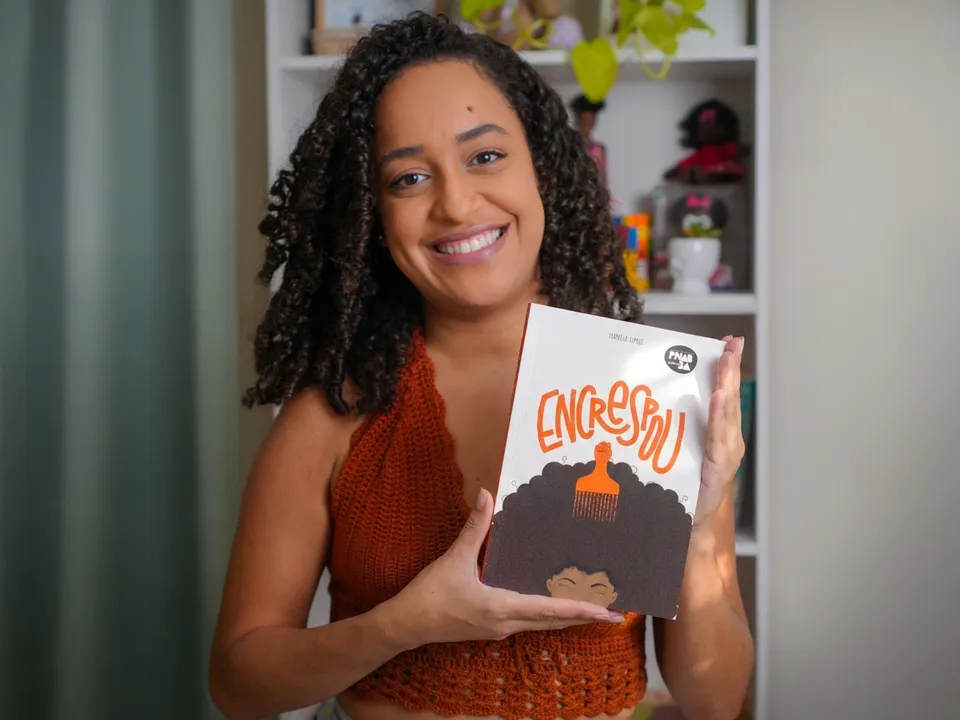 Quadrinista baiana apresenta ao público o projeto que transforma o termo “encrespar” em um movimento de identidade