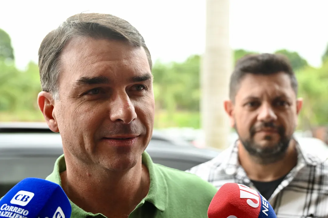 Flávio Bolsonaro é pré-candidato à presidência em 2026.