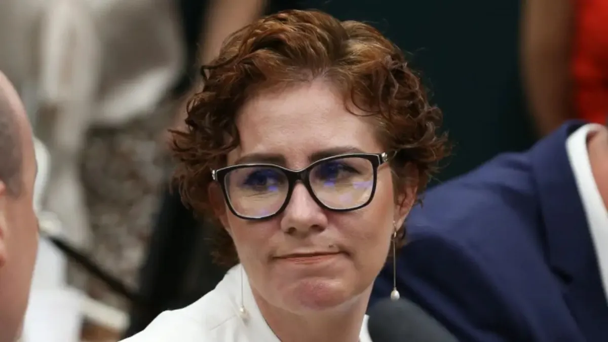Carla Zambelli perdeu mandato após decisão de Moraes