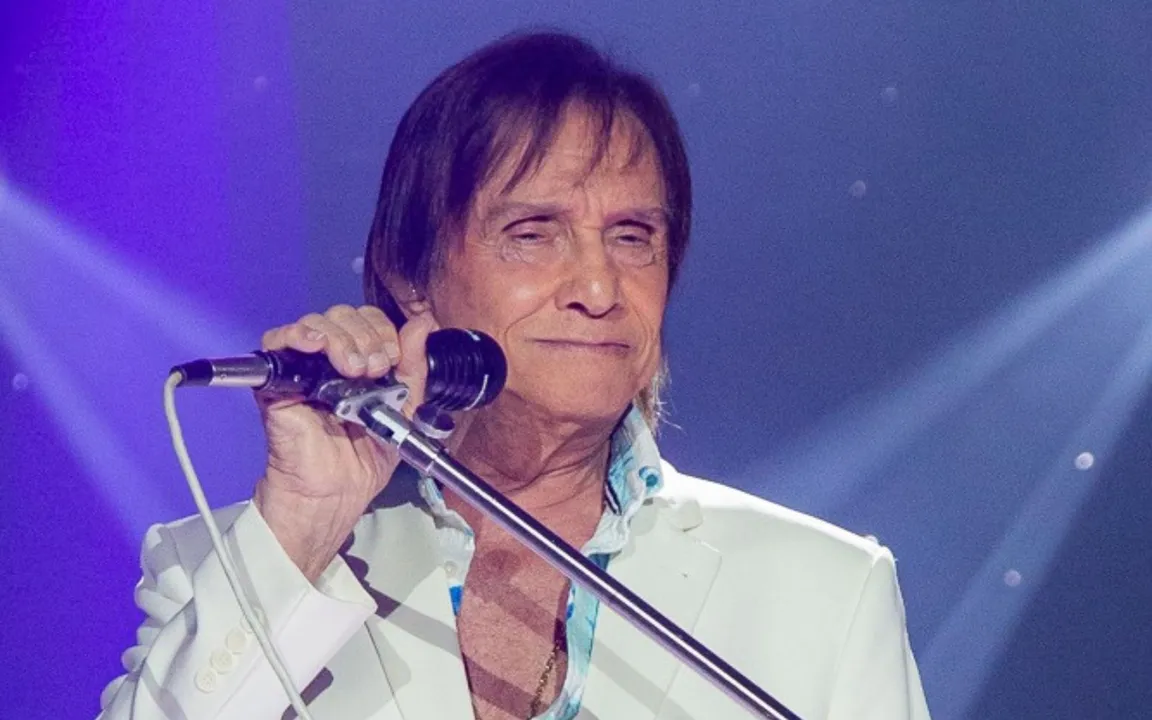 O cantor fará um show gratuito na cidade