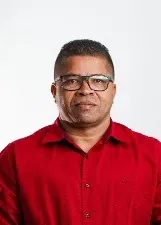 Em Jaguarari, um imóvel ligado ao vereador foi alvo de mandado de busca e apreensão, resultando na localização de celulares e documentos.