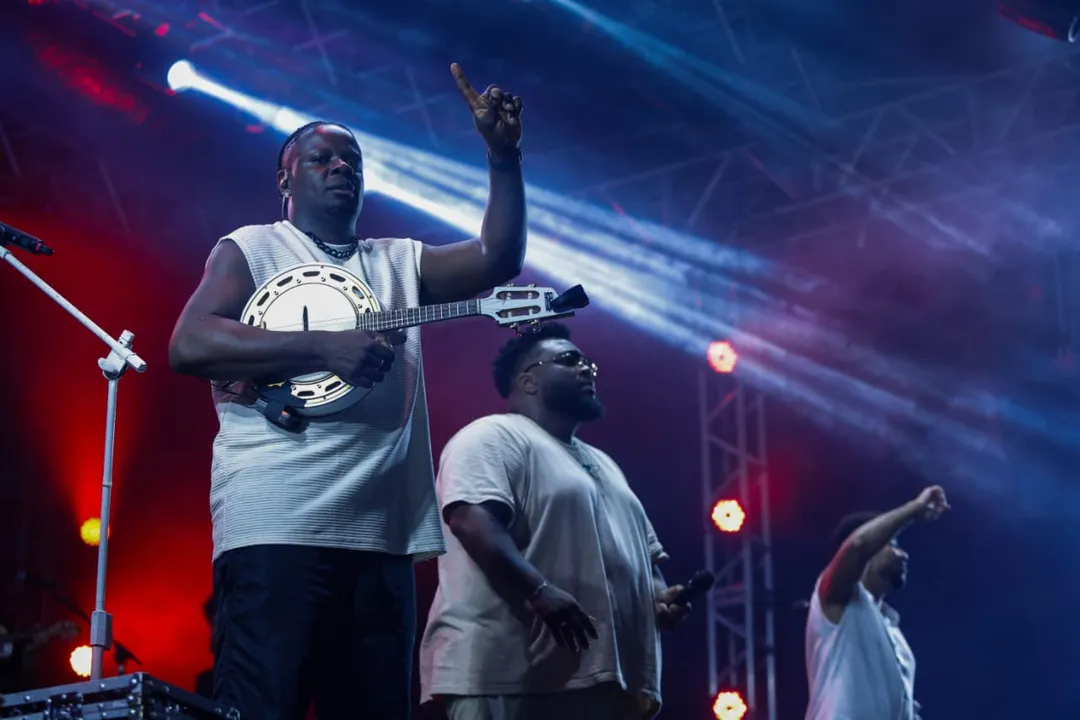 Diretamente de Brasília para a Fenagro 2025, o grupo Benzadeus trouxe o peso da nova geração do pagode