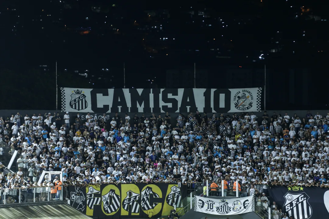 Imagem ilustrativa da imagem Santos vence Sport e empurra Vitória para o Z-4; Inter é goleado no Rio