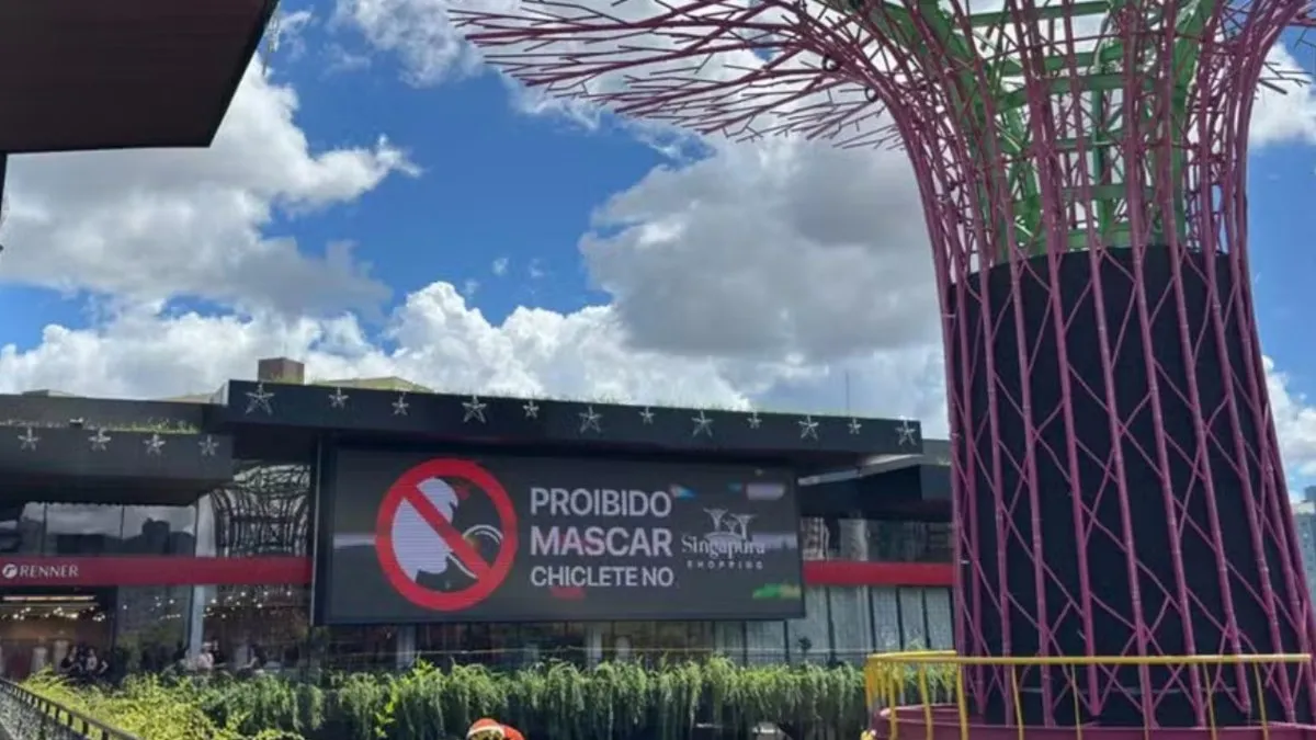 Shopping proíbe clientes de mascar chiclete