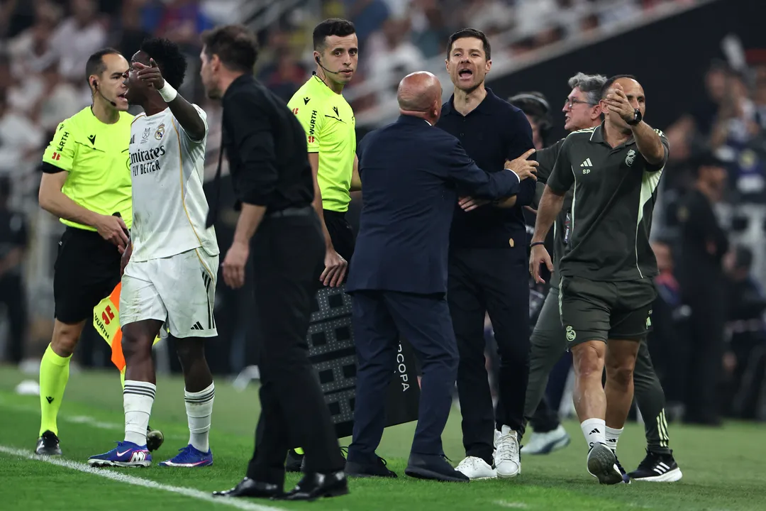 Diego Simeone se desculpa com Vinícius Júnior e Florentino Pérez