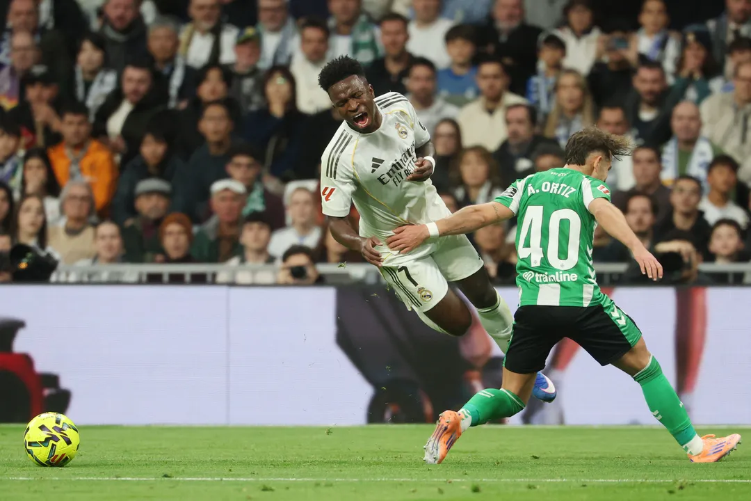 Leitura labial aponta cobrança por mais passes no ataque