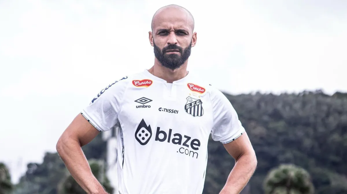 Thaciano, meio-campista do Santos