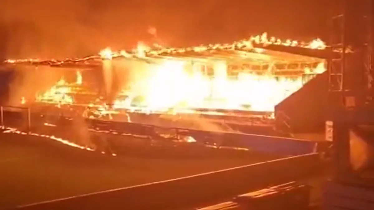 Estádio em chamas