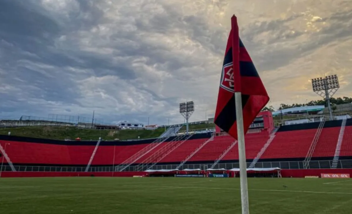 Imagem ilustrativa da imagem "Traidor": jogador que trocou Bahia pelo Vitória ganha documentário