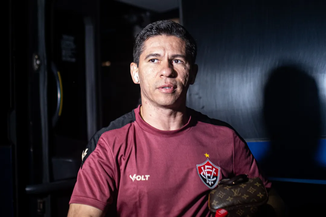 Osvaldo, atacante do Vitória