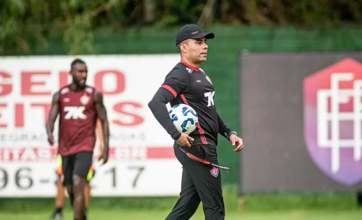 Imagem ilustrativa da imagem Vai renovar? Jair Ventura abre o jogo sobre futuro no Vitória