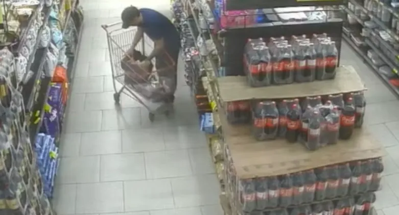 Homem escondeu o produto dentro da mochila