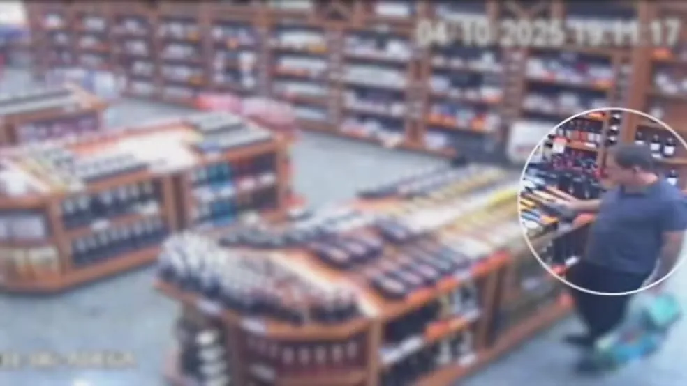 Cenas foram registradas por câmeras de segurança