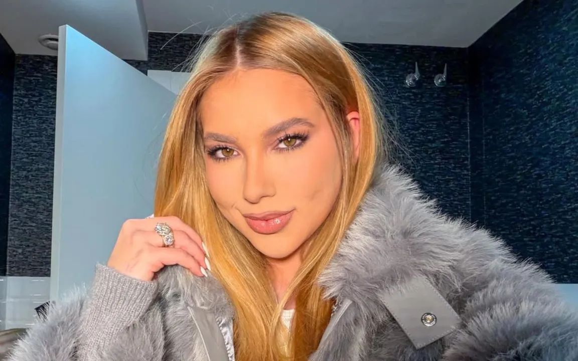 A famosa está em Dubai acompanhando o namorado