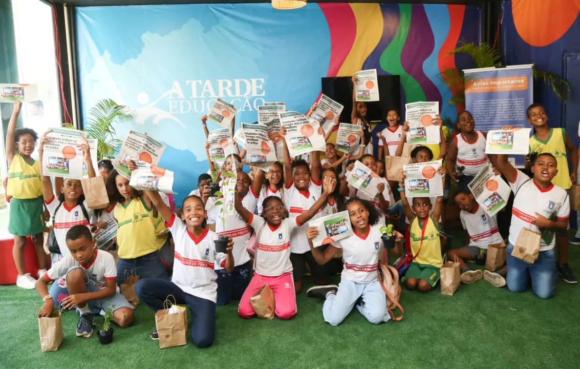 Visita de estudantes de Lauro movimenta espaços do A TARDE Educação