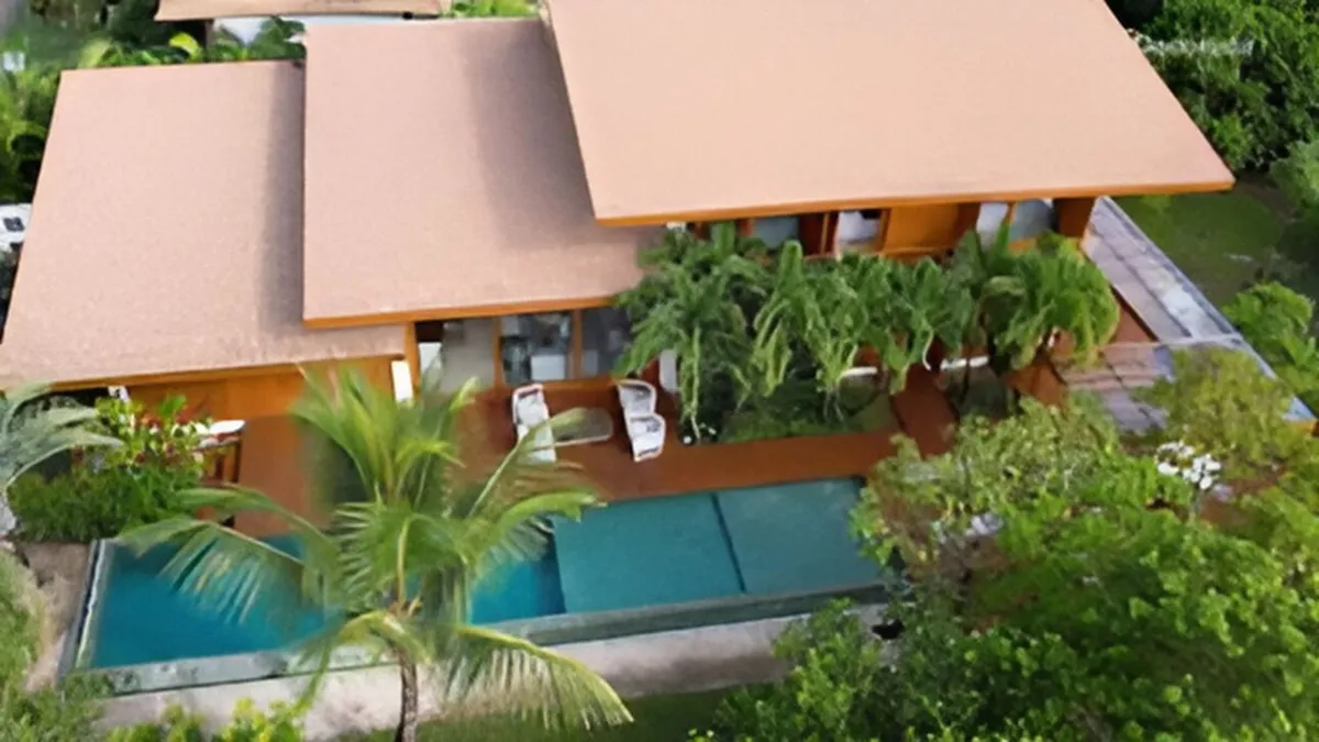 Imagem ilustrativa da imagem Famosa mansão de Ivete em Praia do Forte: conheça a casa que tem vista panorâmica