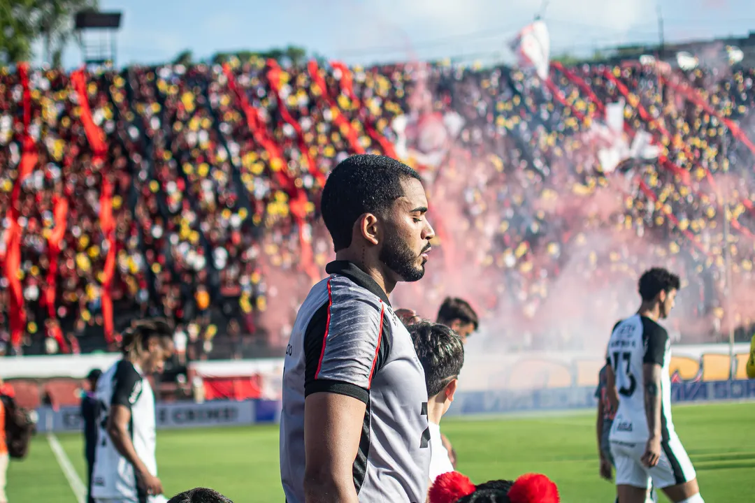 Vitória projeta o retorno do goleiro Lucas Arcanjo entre fevereiro e março de 2026