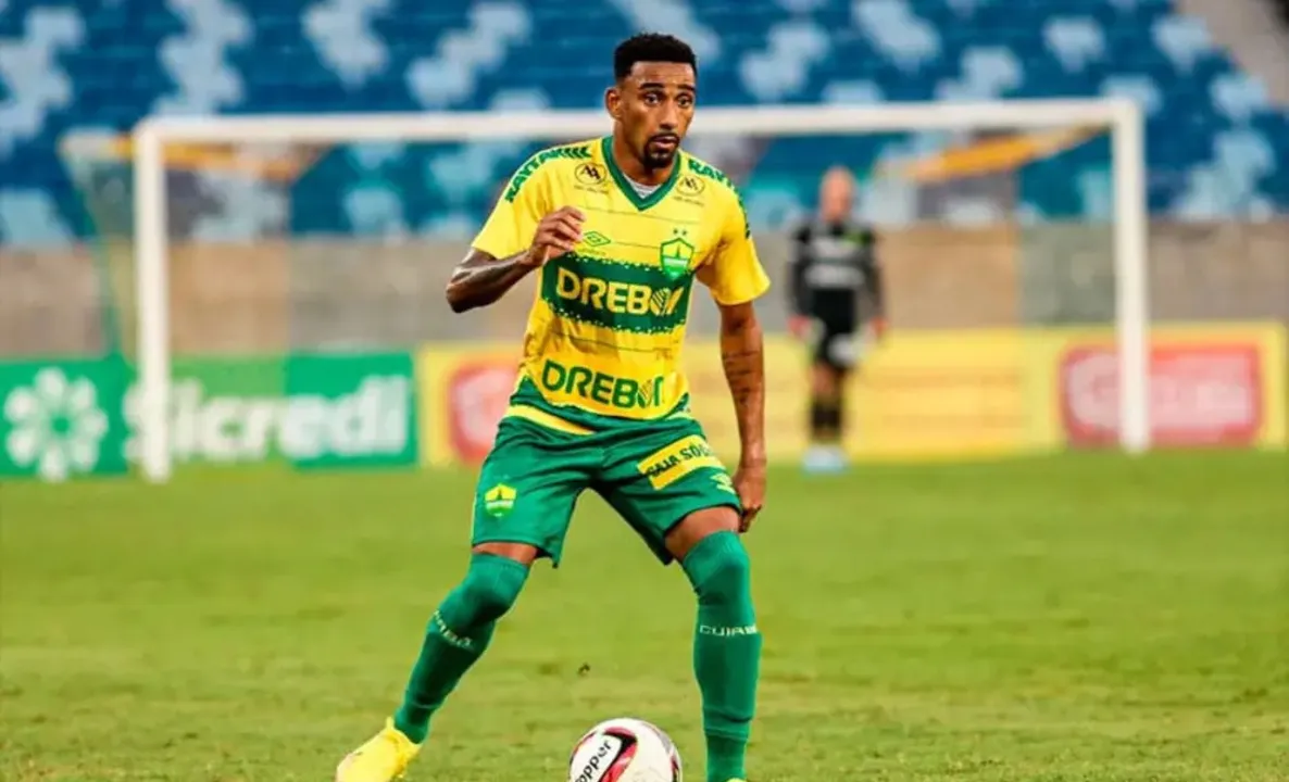 Mateusinho em campo pelo Cuiabá