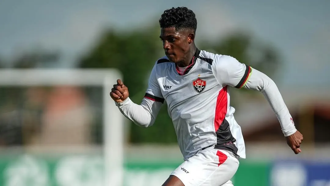 Wanderson Papaterra, volante revelado pelo Vitória