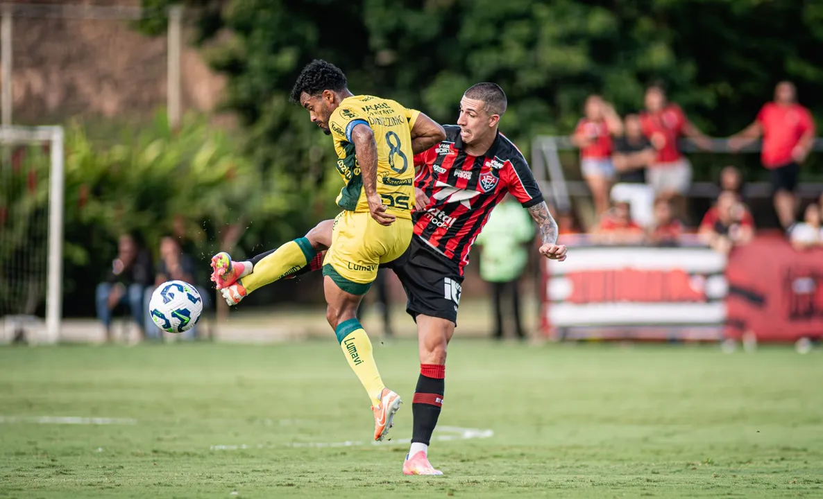 Rubro-Negro venceu por 2 a 0 o duelo de leões