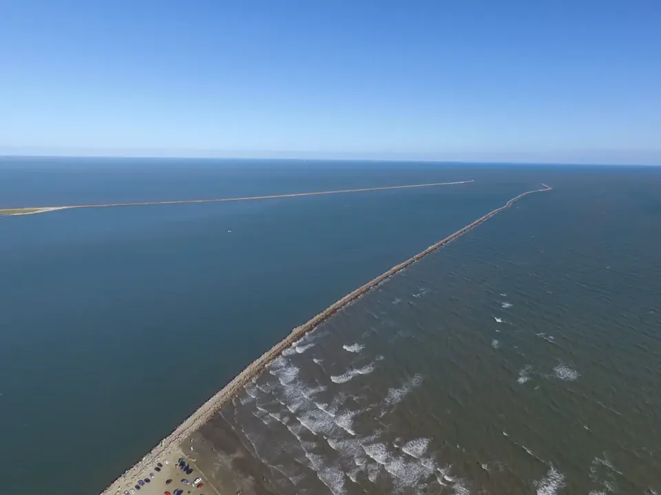 Vista aérea dos Molhes da Barra