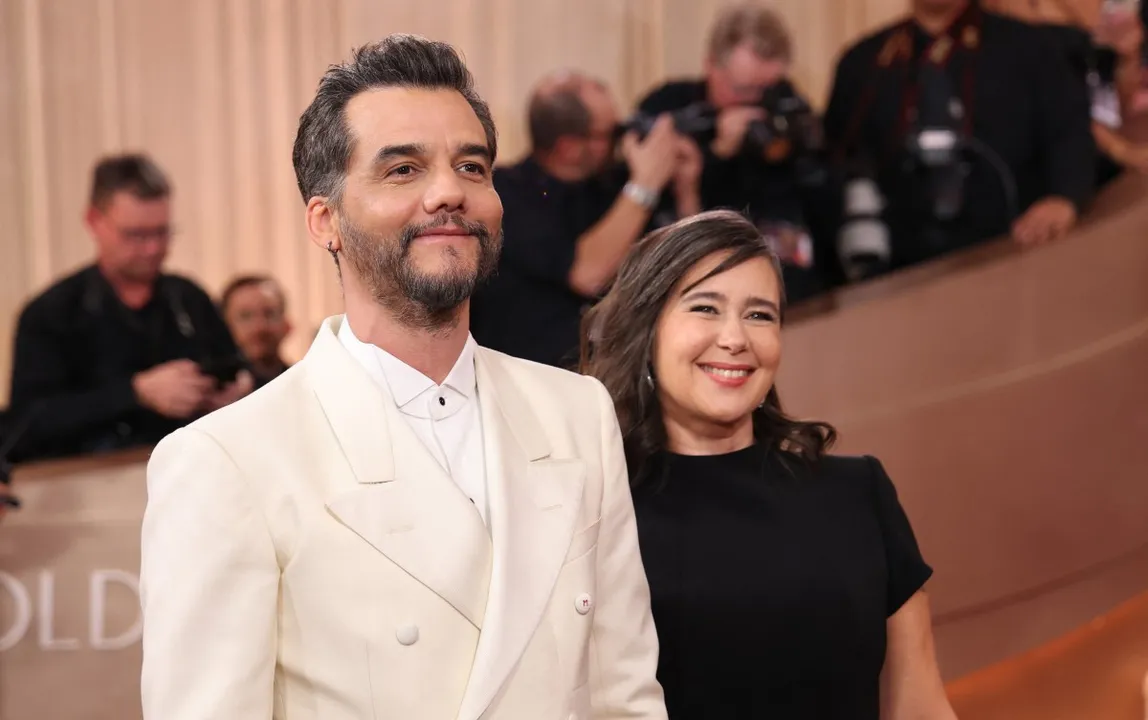 Wagner Moura chega ao tapete vermelho do Globo de Ouro 2026