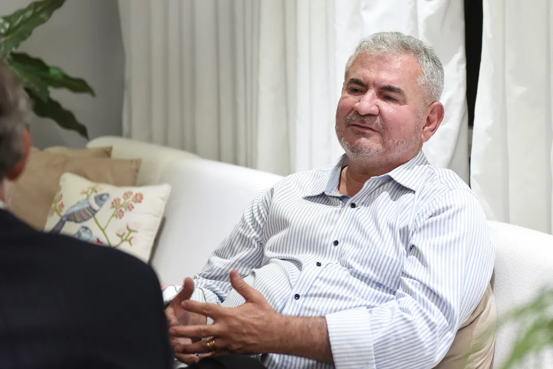 Angelo Coronel avalia propostas e pode migrar para oposição.