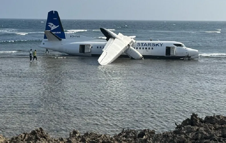 Os 55 ocupantes escaparam com vida de incidente no Aeroporto Aden Adde.