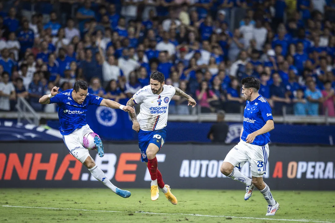 Everaldo em campo pelo Bahia