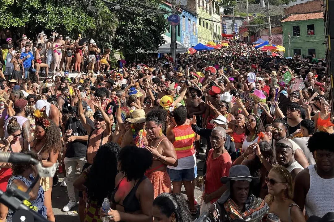 Banho de Mar à Fantasia é tradicionalmente realizado na Ladeira da Preguiça