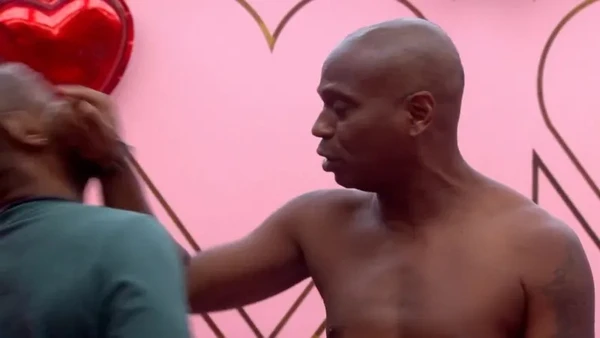 Imagem ilustrativa da imagem BBB 26: web pede expulsão de Edilson Capetinha após briga com Boneco