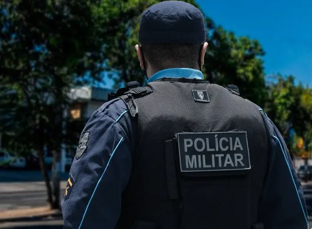Homem é preso por arremessar a mãe idosa pela janela