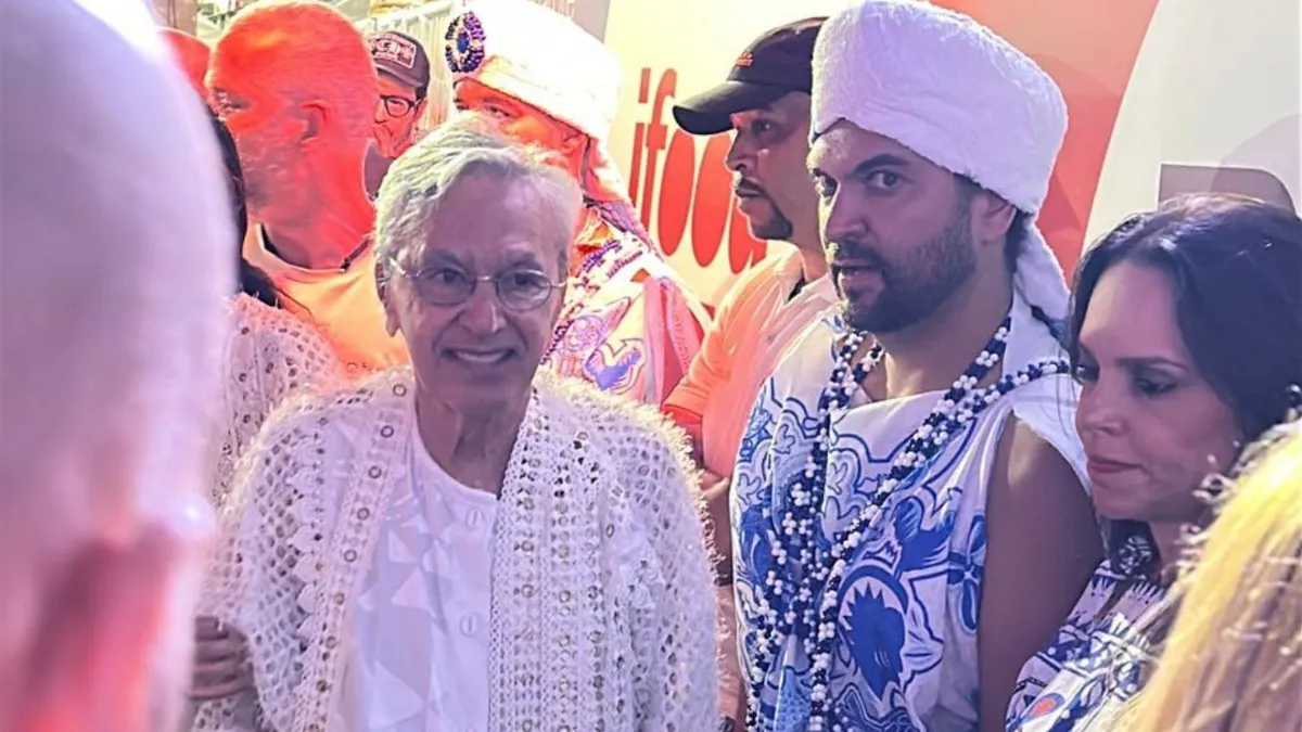 Caetano Veloso chegando ao Expresso 2222