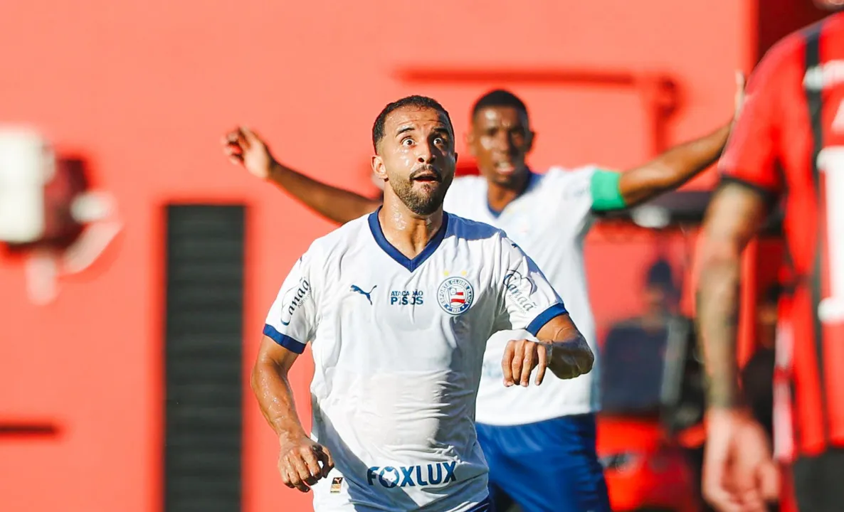 Imagem ilustrativa da imagem Caio Alexandre desabafa após quebrar tabu no Barradão: "Eu amo Ba-Vi"