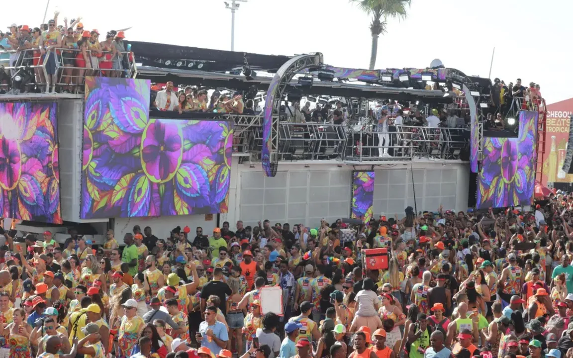 Bloco Camaleão com Bell Marques