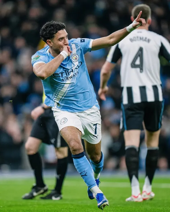 Omar Marmoush, atacante egípcio do Manchester City, marcou dois gols na vitória por 3 a 1 sobre o Newcastle