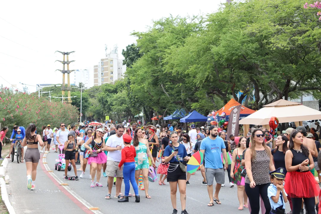 Carnaval inclusivo promovido pelo Núcleo Incentivar foi realizado na Avenida Magalhães Neto, no bairro da Pituba, em Salvador