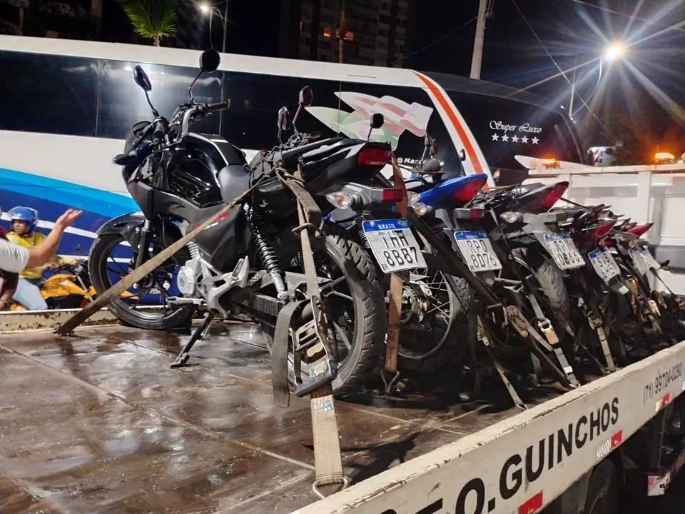 Na Estação da Lapa e da Avenida Centenário, 21 motocicletas foram removidas