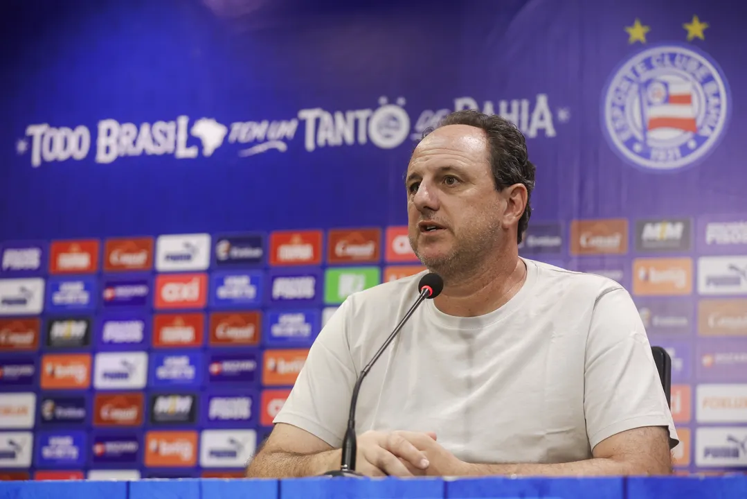 Imagem ilustrativa da imagem Ceni critica saída de Cauly após empate do Bahia: "Nunca devia ter ido"