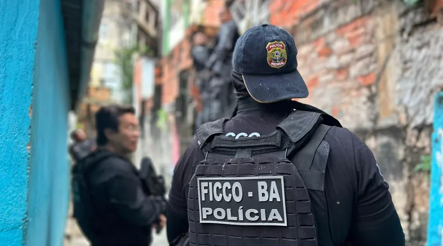 Caíque e outros dois integrantes da facção reagiram à ação policial