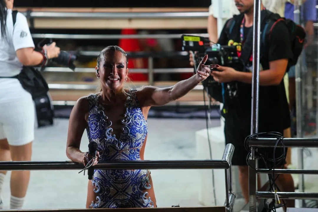 Claudia Leitte durante interação no Observatório A TARDE