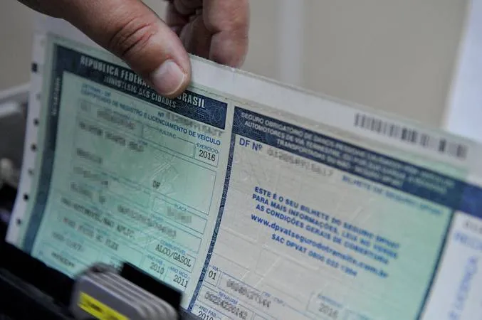 Imagem ilustrativa da imagem Cobrança da taxa de licenciamento veicular pode acabar; entenda